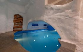 Villa Stonera By Stayvista - Indoor Pool, Mountain View, Outdoor Firepit & A Sprawling Lawn For Your Perfect Retreat